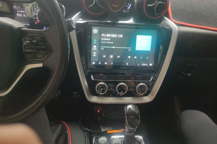 Used BAIC Off-Road BJ20 2018 1.5T CVT Luxury Model Audio And AC Panel