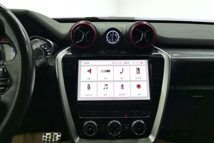 Used BAIC Off-Road BJ20 2018 1.5T CVT Luxury Model Audio And AC Panel