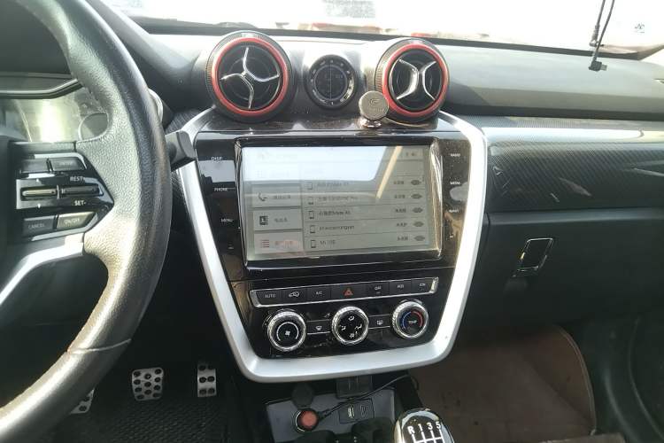 Used BAIC Off-Road BJ20 2018 1.5T Manual Luxury Edition Audio And AC Panel