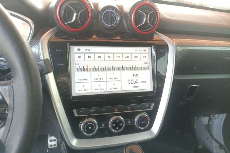 Used BAIC Off-Road BJ20 2018 1.5T CVT Luxury Model Audio And AC Panel