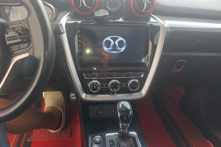 Used BAIC Off-Road BJ20 2018 1.5T CVT Luxury Model Audio And AC Panel