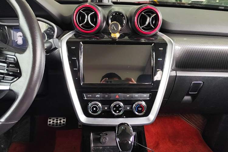 Used BAIC Off-Road BJ20 2018 1.5T CVT Luxury Model Audio And AC Panel
