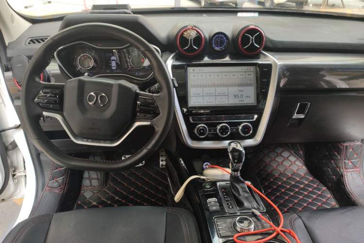 Used BAIC Off-Road BJ20 2018 1.5T CVT Luxury Model Center Console