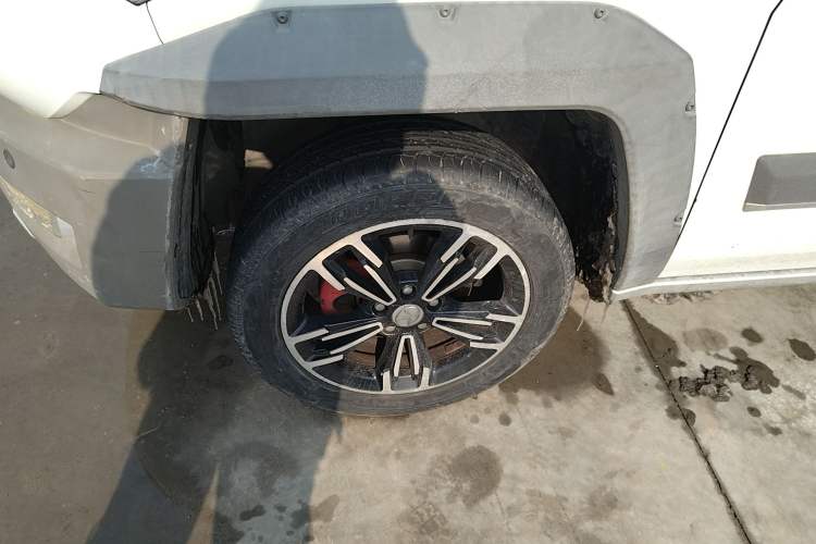 Used BAIC Off-Road BJ20 2018 1.5T Manual Luxury Edition Left Front Wheel Hub