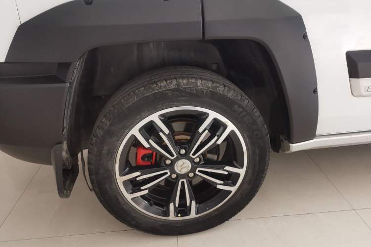 Used BAIC Off-Road BJ20 2018 1.5T CVT Luxury Model Right Rear Wheel Hub