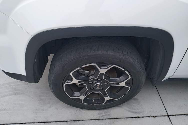 Used BAIC Off-Road BJ30 2021 1.5T Wolf Xiaoben Edition Left Front Wheel Hub