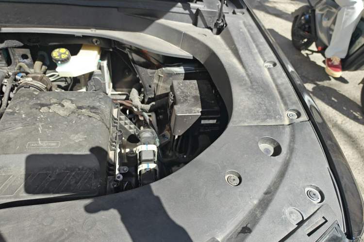 Used BAIC Off-Road BJ30 2024 1.5T Magic Electric Drive Advanced Version Engine Bay Left