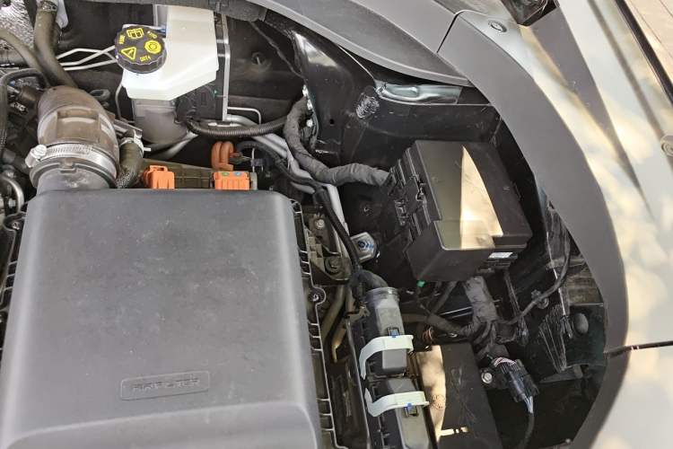 Used BAIC Off-Road BJ30 2024 1.5T Magic Electric Drive Advanced Version Engine Bay Left
