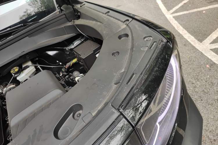 Used BAIC Off-Road BJ30 2024 1.5T Magic Electric Drive Advanced Version Engine Bay Left