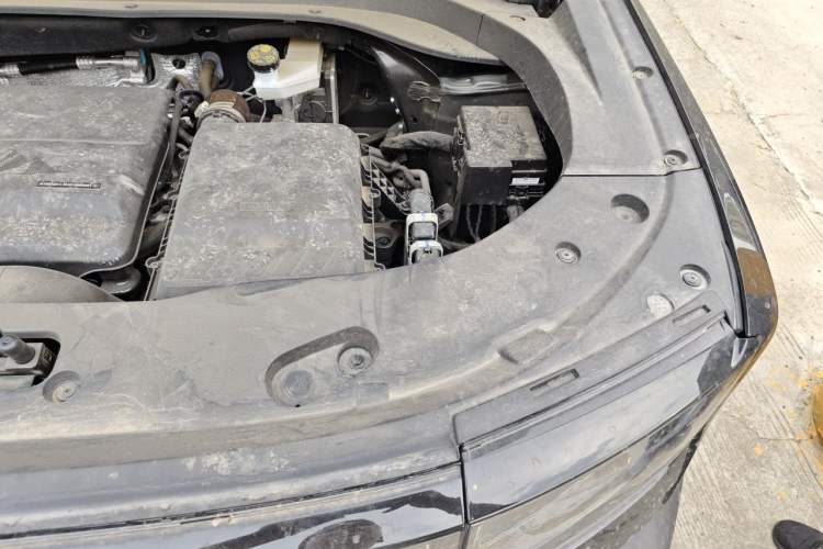 Used BAIC Off-Road BJ30 2024 1.5T Magic Electric Drive Advanced Version Engine Bay Left