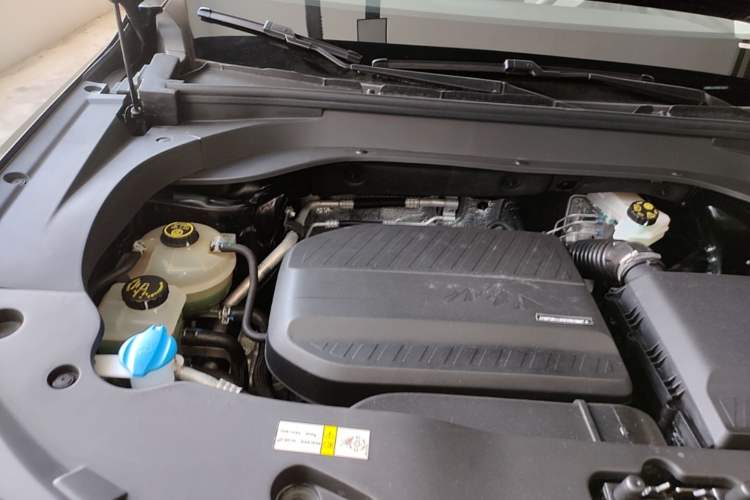 Used BAIC Off-Road BJ30 2024 1.5T Magic Electric Drive Standard Edition Engine Bay Right