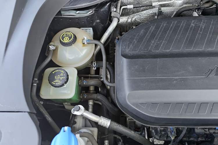 Used BAIC Off-Road BJ30 2024 1.5T Magic Electric Drive Advanced Version Engine Bay Right