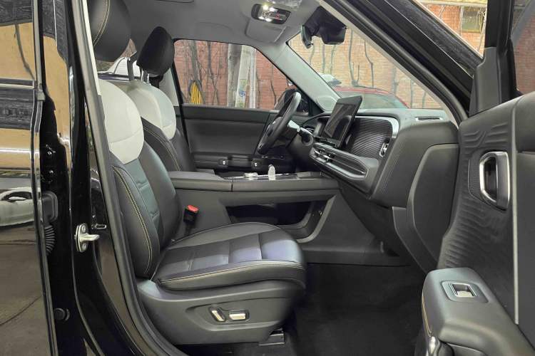 Used BAIC Off-Road BJ30 2024 1.5T Magic Electric Drive Advanced Version Interior 2
