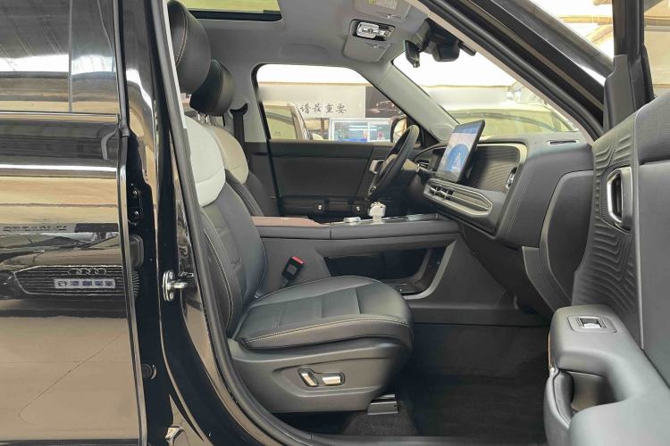 Used BAIC Off-Road BJ30 2024 1.5T Magic Electric Drive Advanced Version Interior 2