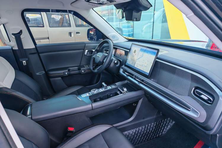 Used BAIC Off-Road BJ30 2024 1.5T Magic Electric Drive Advanced Version Interior 3