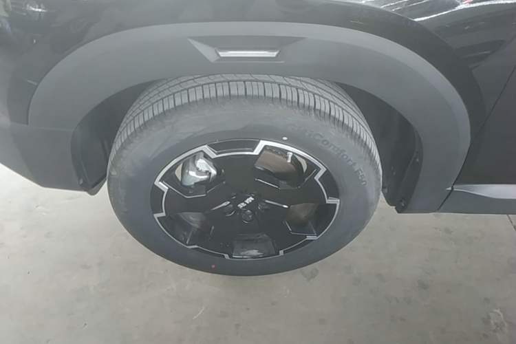 Used BAIC Off-Road BJ30 2024 1.5T Magic Electric Drive Advanced Version Left Front Wheel Hub