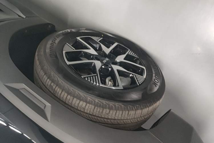 Used BAIC Off-Road BJ30 2024 1.5T Magic Electric Drive Standard Edition Left Front Wheel Hub