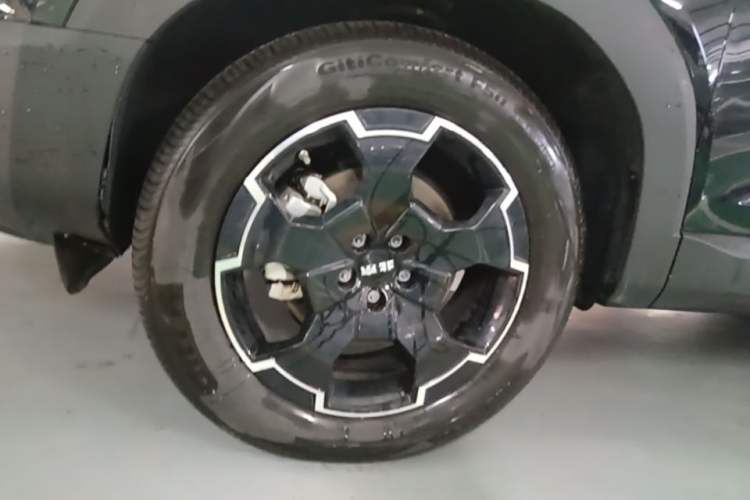 Used BAIC Off-Road BJ30 2024 1.5T Magic Electric Drive Advanced Version Left Front Wheel Hub