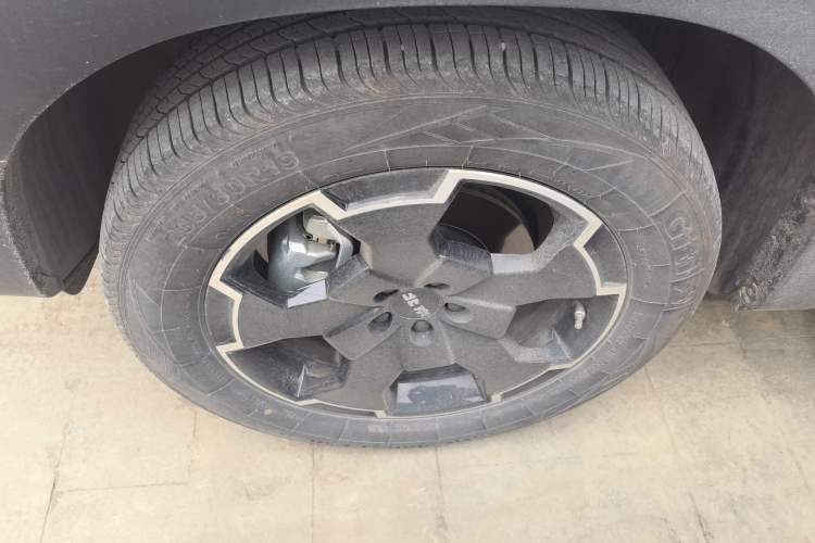 Used BAIC Off-Road BJ30 2024 1.5T Magic Electric Drive Advanced Version Left Front Wheel Hub