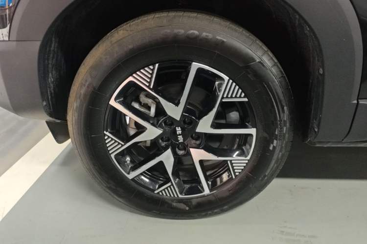 Used BAIC Off-Road BJ30 2024 1.5T Light Wilderness Pro Edition Left Front Wheel Hub