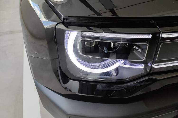 Used BAIC Off-Road BJ30 2024 1.5T Magic Electric Drive Standard Edition Right Front Headlight