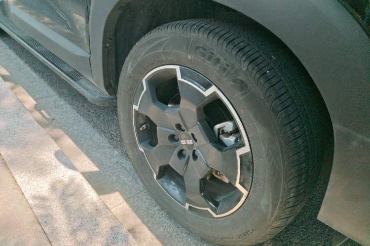 Used BAIC Off-Road BJ30 2024 1.5T Magic Electric Drive Advanced Version Right Front Wheel Hub