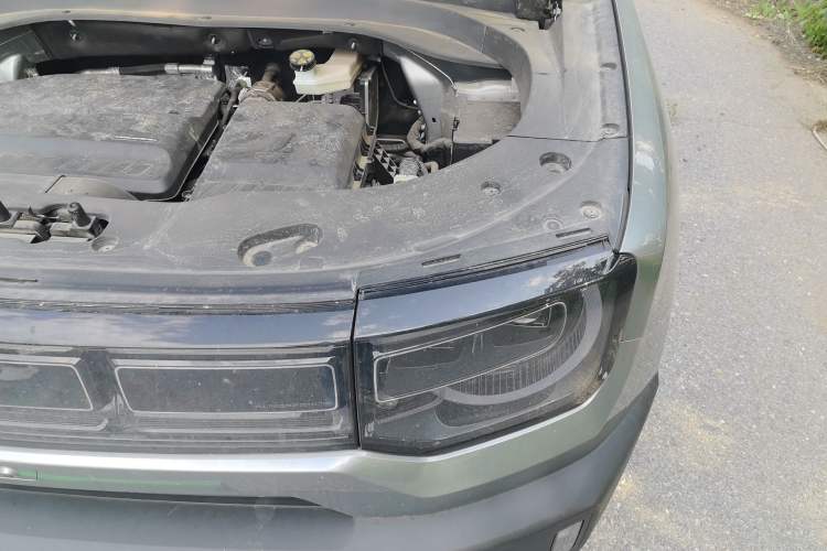 Used BAIC Off-Road BJ30 2024 1.5T Magic Electric Drive Advanced Version Engine Bay Left