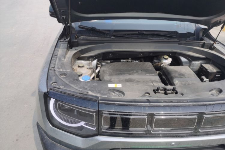 Used BAIC Off-Road BJ30 2024 1.5T Magic Electric Drive Advanced Version Engine Bay Right