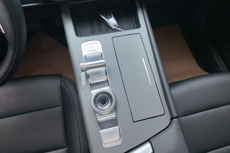 Used BAIC Off-Road BJ30 2024 1.5T Light Wilderness Pro Edition Gear Lever