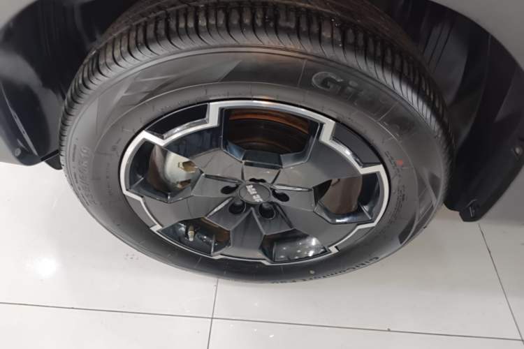 Used BAIC Off-Road BJ30 2024 1.5T Magic Electric Drive Advanced Version Left Front Wheel Hub
