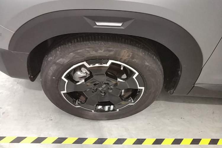 Used BAIC Off-Road BJ30 2024 1.5T Light Wilderness Pro Edition Left Front Wheel Hub