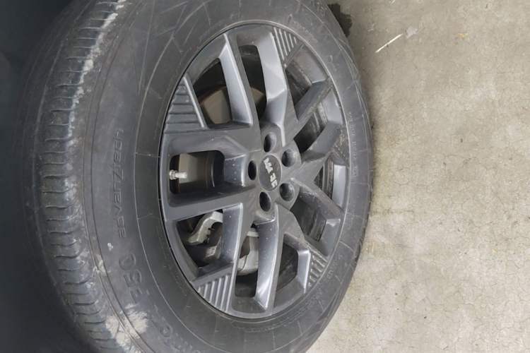 Used BAIC Off-Road BJ30 2024 1.5T Light Wilderness Air Edition Left Front Wheel Hub