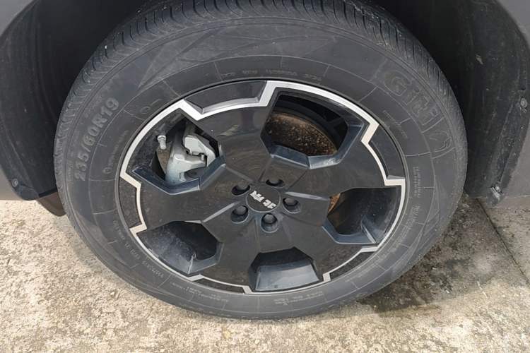 Used BAIC Off-Road BJ30 2024 1.5T Magic Electric Drive Advanced Version Left Front Wheel Hub