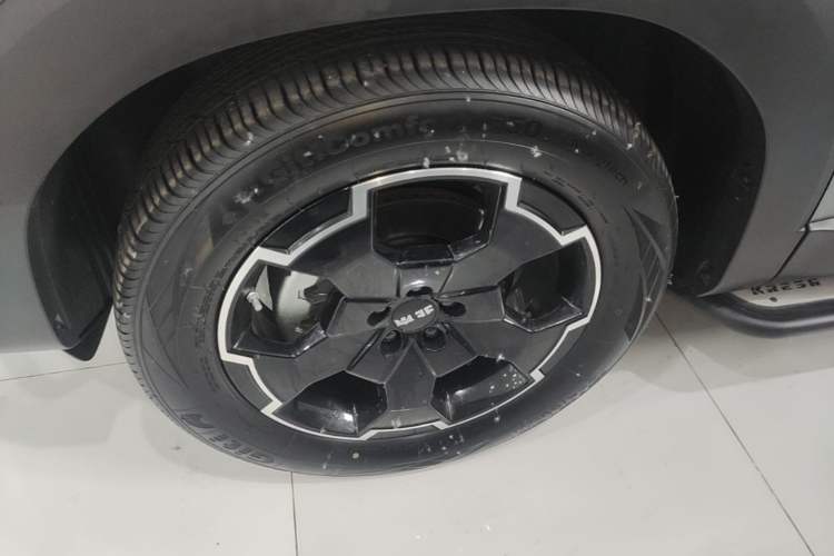 Used BAIC Off-Road BJ30 2024 1.5T Magic Electric Drive Advanced Version Left Front Wheel Hub