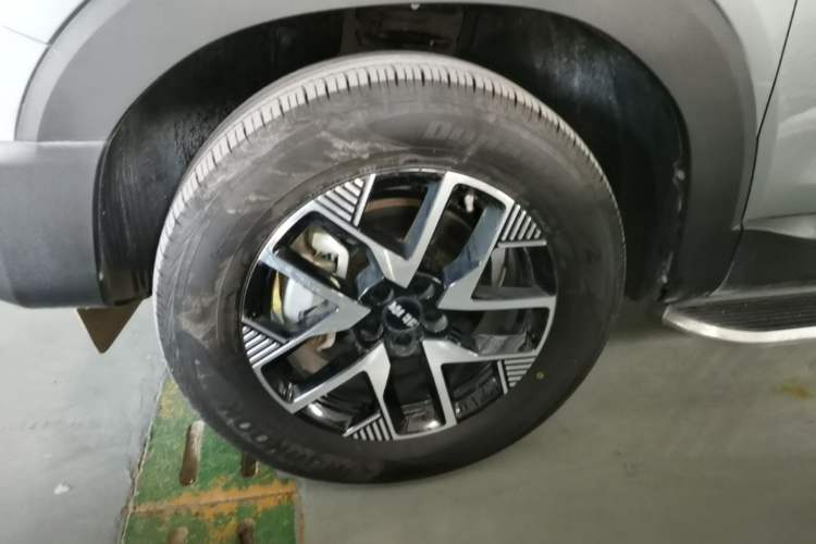 Used BAIC Off-Road BJ30 2024 1.5T Magic Electric Drive Standard Edition Left Front Wheel Hub