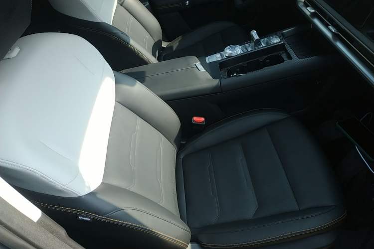 Used BAIC Off-Road BJ30 2024 1.5T Magic Electric Drive Advanced Version Right Front Seat