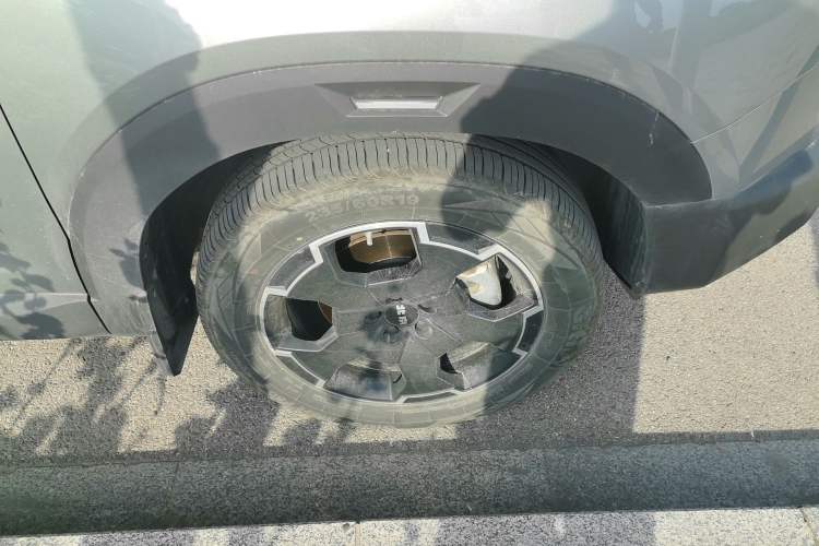 Used BAIC Off-Road BJ30 2024 1.5T Magic Electric Drive Advanced Version Right Front Wheel Hub