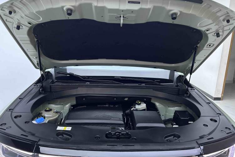 Used BAIC Off-Road BJ30 2024 1.5T Magic Electric Drive Advanced Version Engine Bay