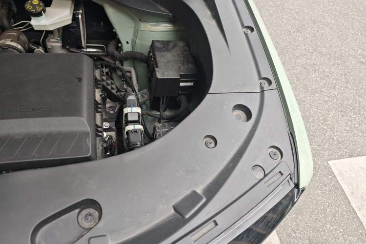 Used BAIC Off-Road BJ30 2024 1.5T Magic Electric Drive Advanced Version Engine Bay Left