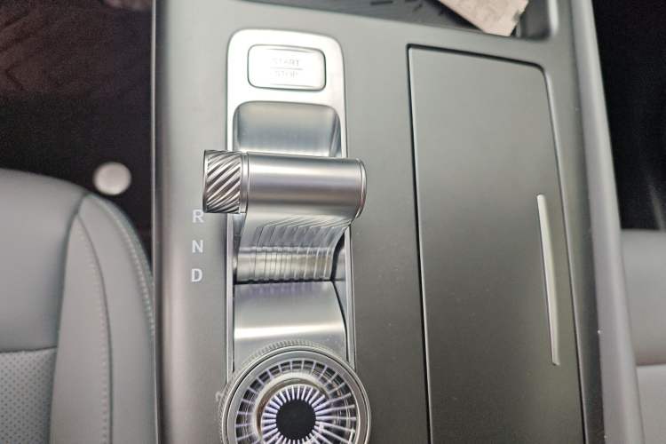 Used BAIC Off-Road BJ30 2024 1.5T Magic Electric Drive Advanced Version Gear Lever