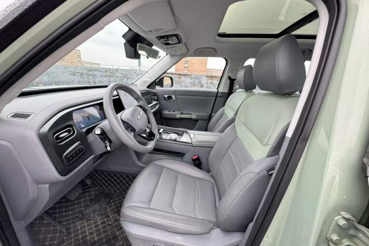 Used BAIC Off-Road BJ30 2024 1.5T Magic Electric Drive Advanced Version Interior 2