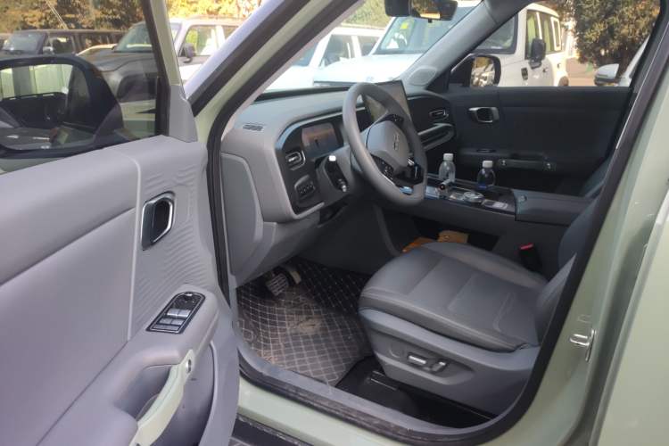 Used BAIC Off-Road BJ30 2024 1.5T Magic Electric Drive Advanced Version Interior 2