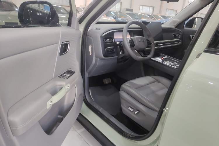 Used BAIC Off-Road BJ30 2024 1.5T Magic Electric Drive Advanced Version Interior 3