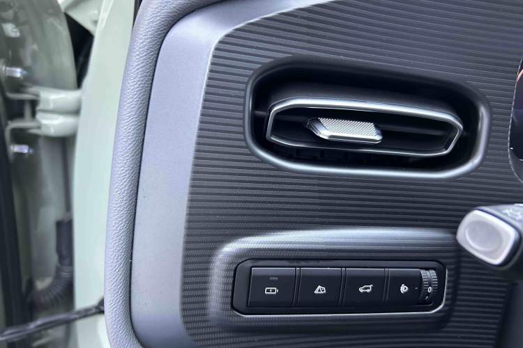 Used BAIC Off-Road BJ30 2024 1.5T Magic Electric Drive Advanced Version Interior 6