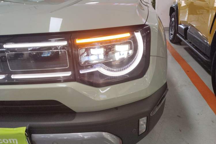 Used BAIC Off-Road BJ30 2024 1.5T Magic Electric Drive Advanced Version Left Front Headlight