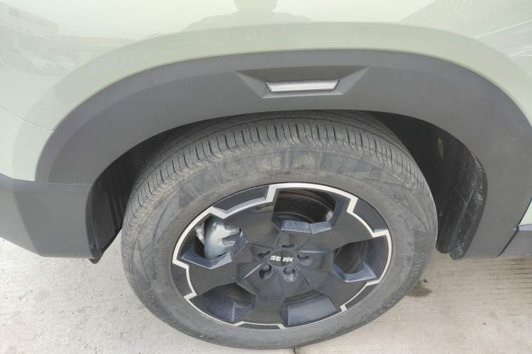 Used BAIC Off-Road BJ30 2024 1.5T Magic Electric Drive Advanced Version Left Front Wheel Hub