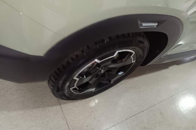 Used BAIC Off-Road BJ30 2024 1.5T Magic Electric Drive Advanced Version Left Front Wheel Hub