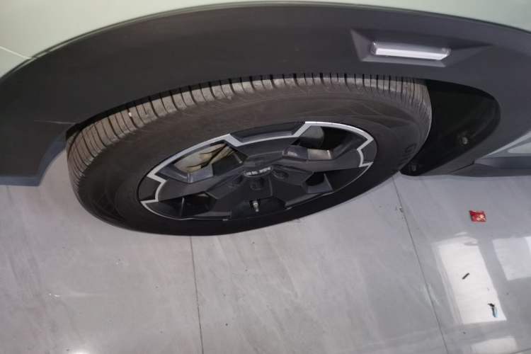 Used BAIC Off-Road BJ30 2024 1.5T Magic Electric Drive Advanced Version Left Front Wheel Hub