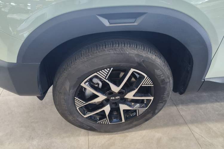 Used BAIC Off-Road BJ30 2024 1.5T Magic Electric Drive Standard Edition Left Front Wheel Hub