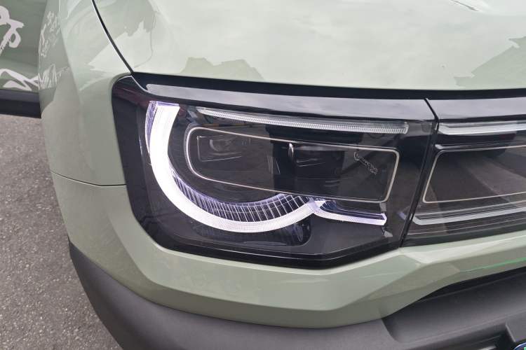 Used BAIC Off-Road BJ30 2024 1.5T Magic Electric Drive Advanced Version Right Front Headlight